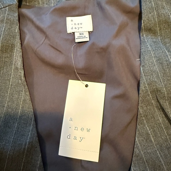 Vest - Picture 3 of 3